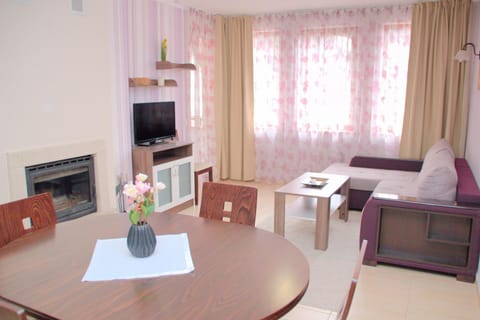 Communal lounge/ TV room, Living room, Seating area, Dining area