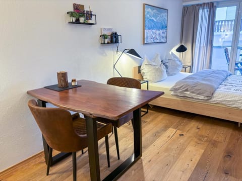 swissme - modernes Studio am Sportplatz mit Balkon & Parkplatz Apartment in Saint Moritz