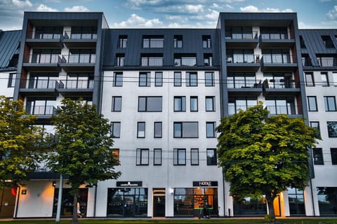 Property building, Facade/entrance, Day, Area and facilities, Area and facilities