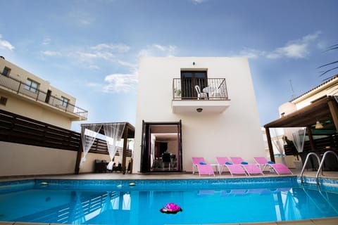 Property building, Pool view