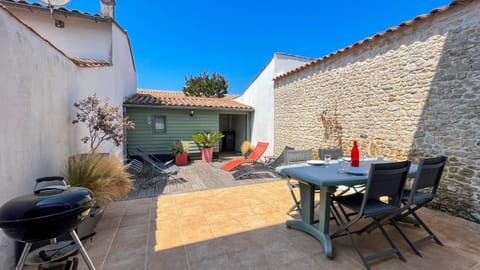Property building, Patio, BBQ facilities, Garden, Balcony/Terrace, Dining area