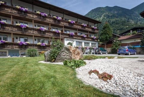 Property building, Facade/entrance, Spring, Day, Natural landscape, Garden, Garden view, Mountain view