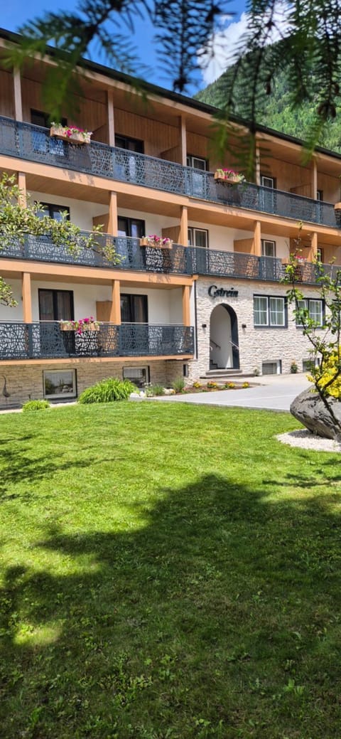 Property building, Spring, Natural landscape, Garden, Garden view