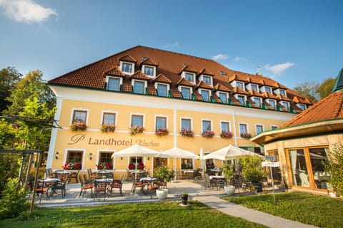 Property building, Restaurant/places to eat