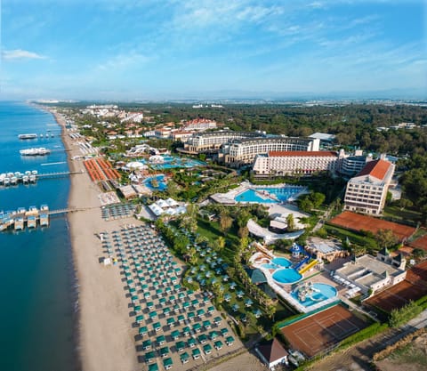 Property building, Nearby landmark, Day, Natural landscape, Bird's eye view, Beach, City view, Pool view, Sea view, Swimming pool