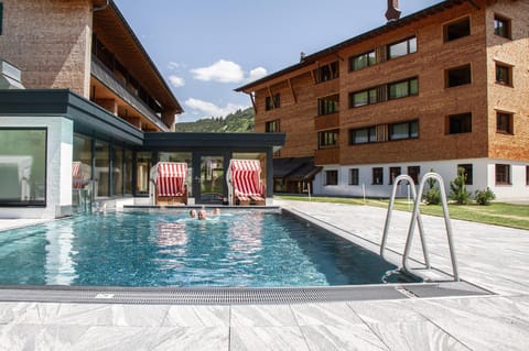 Property building, Spa and wellness centre/facilities, Swimming pool