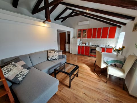 Living room, Seating area, kitchen