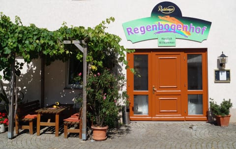 Property building, Patio, Restaurant/places to eat