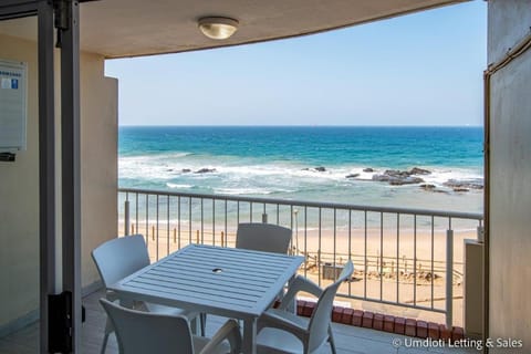 Day, Natural landscape, Balcony/Terrace, Seating area, Beach, Sea view