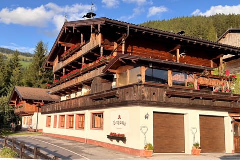 Property building, Restaurant/places to eat, Day, Natural landscape, Mountain view