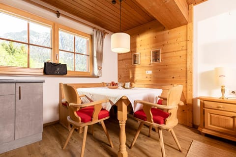 Decorative detail, Seating area, Dining area