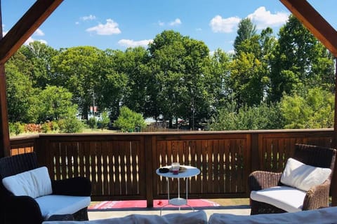 View (from property/room), Balcony/Terrace, Garden view