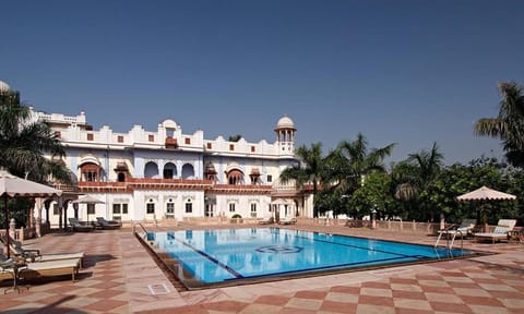 Facade/entrance, Swimming pool