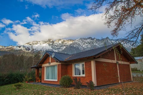 Restaurant/places to eat, Natural landscape, Bird's eye view, Winter, BBQ facilities, View (from property/room), Other, Photo of the whole room, Hiking, City view, Garden view, Landmark view, Mountain view, Parking, locker, locker, stove