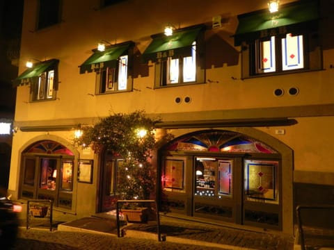 Facade/entrance, Night, Dinner