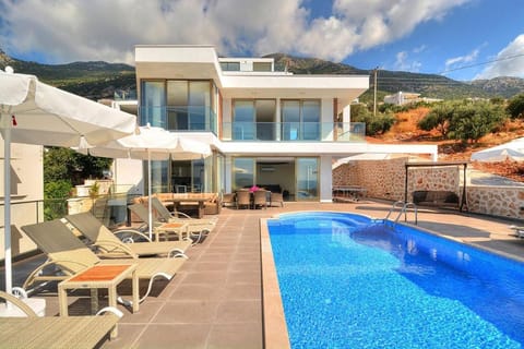 Property building, Patio, Spring, Day, Natural landscape, Mountain view, Pool view, Swimming pool, sunbed