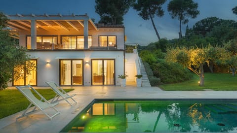 Property building, Pool view