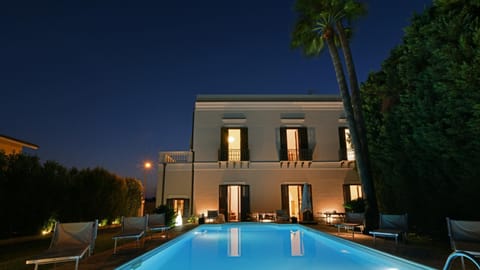 Property building, Swimming pool