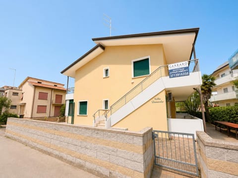 Property building, Neighbourhood