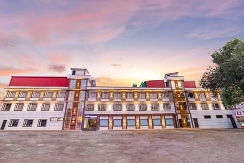 Property building, Day