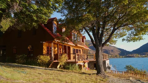 Property building, Restaurant/places to eat, Garden, Lake view, Mountain view, Breakfast