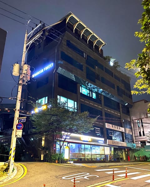 Facade/entrance