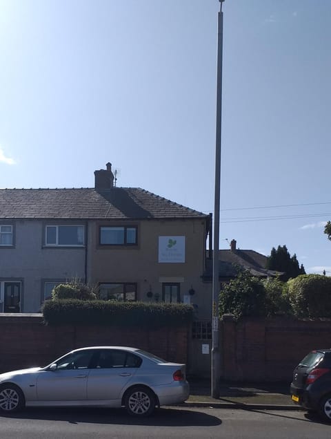 Property building, Facade/entrance, Day, Property logo or sign, Street view