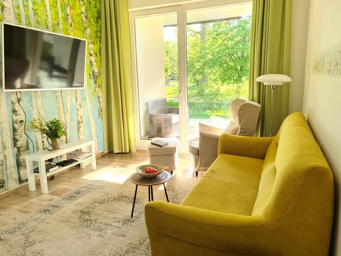 Communal lounge/ TV room, TV and multimedia, Living room, Seating area, Evening entertainment