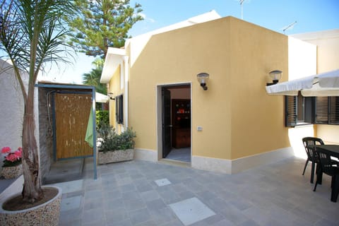 Patio, Facade/entrance