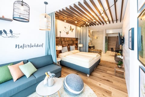 Photo of the whole room, Decorative detail, Seating area, Bedroom, Bath
