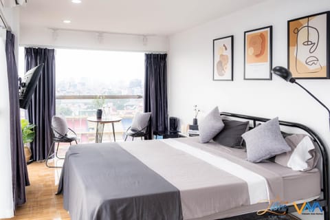 Photo of the whole room, Quiet street view