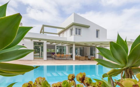 Property building, Garden, Garden view, Swimming pool