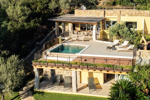 Property building, Patio, Day, Natural landscape, Garden, Hot Tub, View (from property/room), Balcony/Terrace, Garden view, Mountain view, Pool view, Pool view, Sea view, Swimming pool, Open Air Bath, sunbed