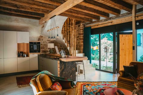 Kitchen or kitchenette, Living room, Seating area