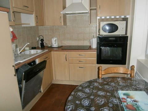 Kitchen or kitchenette, Communal kitchen, Garden view