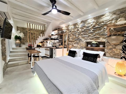 Bed, TV and multimedia, Kitchen or kitchenette, Dining area