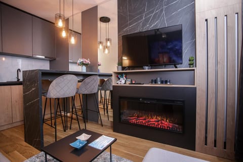Kitchen or kitchenette, Dining area, stove
