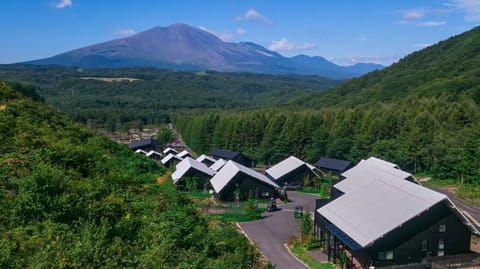 Property building, Day, Natural landscape, Bird's eye view, Mountain view