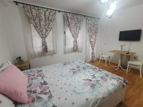 Bed, TV and multimedia