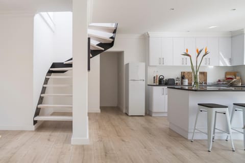 Kitchen or kitchenette, Dining area, Communal kitchen