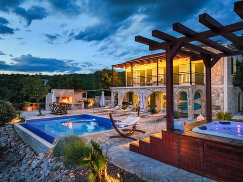 Property building, Patio, Pool view, Swimming pool, sunbed