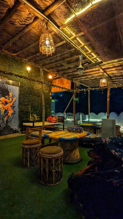 Night, Seating area
