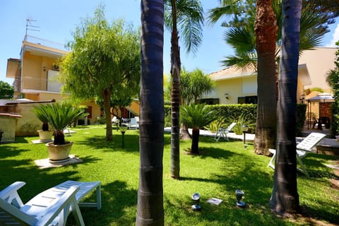 Garden, Solarium, Garden view, sunbed