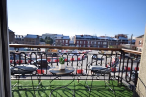 Balcony/Terrace, City view, Street view