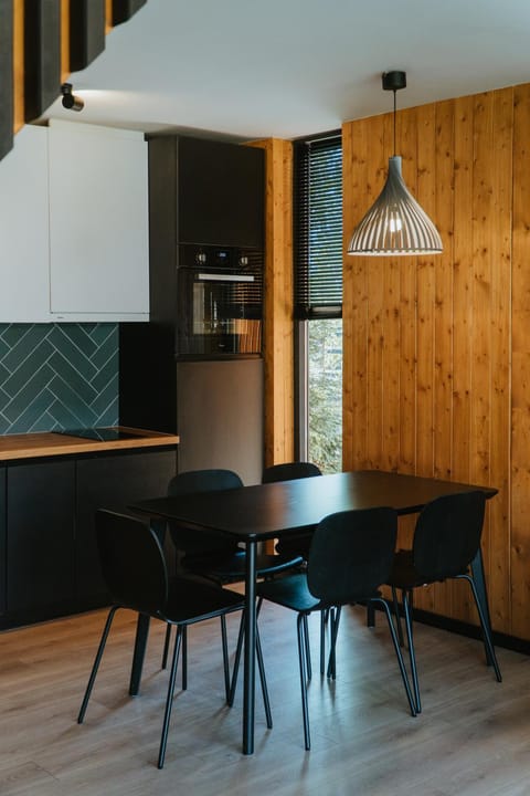 Kitchen or kitchenette, Dining area, pet friendly, stove