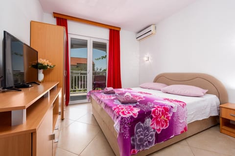 TV and multimedia, air conditioner