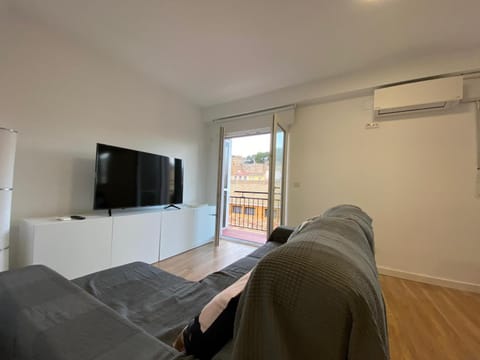 Property building, TV and multimedia, Seating area, Dining area