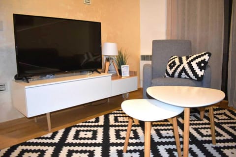 TV and multimedia, Living room, Seating area