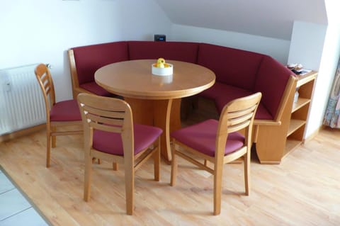 Seating area, Dining area