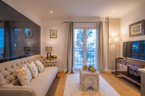 Communal lounge/ TV room, TV and multimedia, Living room, Seating area